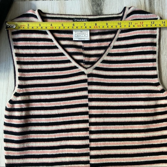 ❌SOLD❌ Authentic Chanel Cashmere Top Size FR 40 - Picture 9 of 10